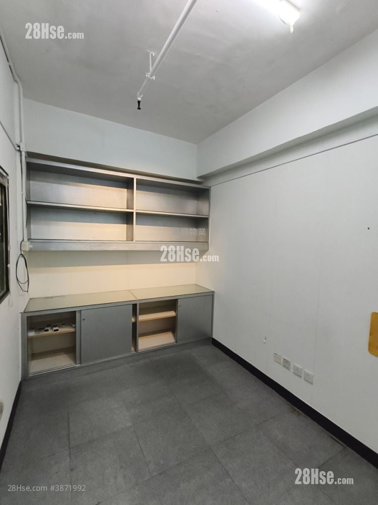 Hong Kong Industrial Centre Rental 4 Bedrooms , 2 Toilets 1,380 ft²