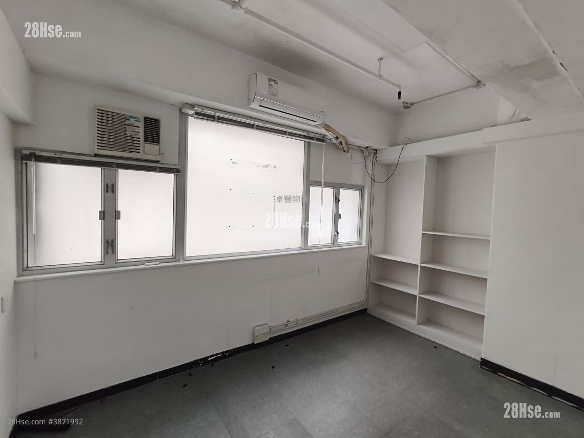 Hong Kong Industrial Centre Rental 4 Bedrooms , 2 Toilets 1,380 ft²
