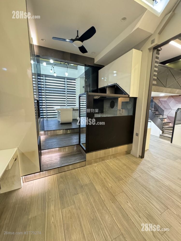 W668 Rental 2 Bedrooms , 2 Toilets 1,000 ft²