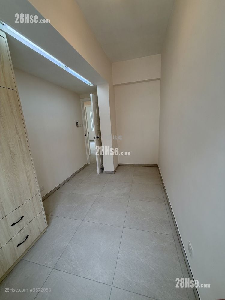 bedroom 2: Bonavista Building Sell 3 Bedrooms , 3 Bathrooms 1,173 ft²