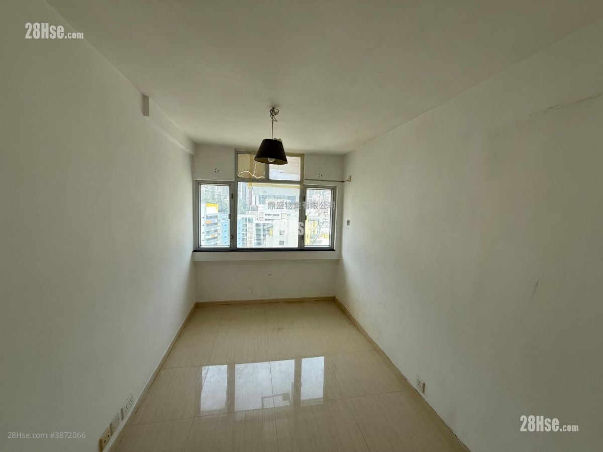 Oi Kwan Court Sell 2 Bedrooms , 1 Bathroom 580 ft²