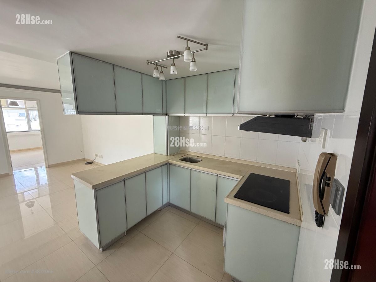 Oi Kwan Court Sell 2 Bedrooms , 1 Bathroom 580 ft²