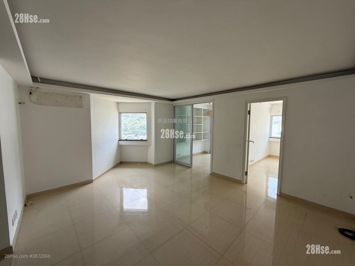 Oi Kwan Court Sell 2 Bedrooms , 1 Bathroom 580 ft²