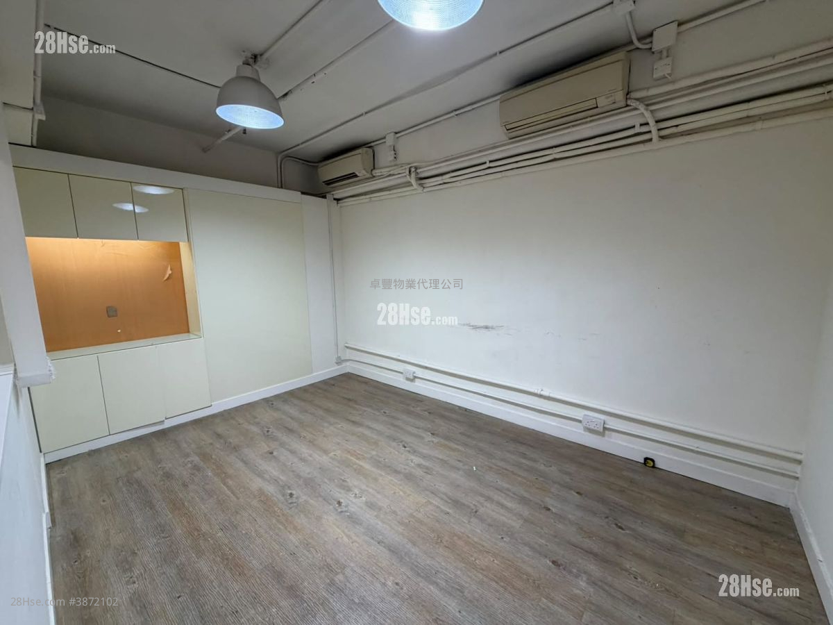 Elite Industrial Centre Rental 4 Bedrooms , 2 Toilets 1,447 ft²