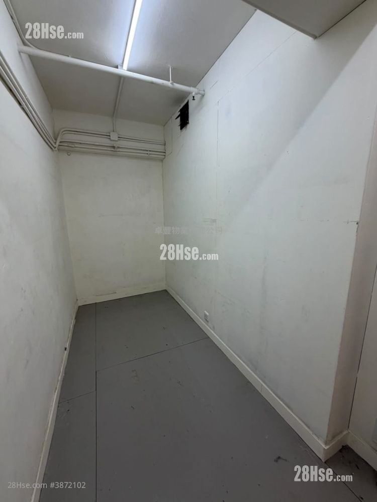 Elite Industrial Centre Rental 4 Bedrooms , 2 Toilets 1,447 ft²