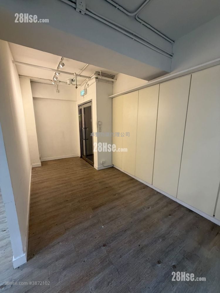 Elite Industrial Centre Rental 4 Bedrooms , 2 Toilets 1,447 ft²