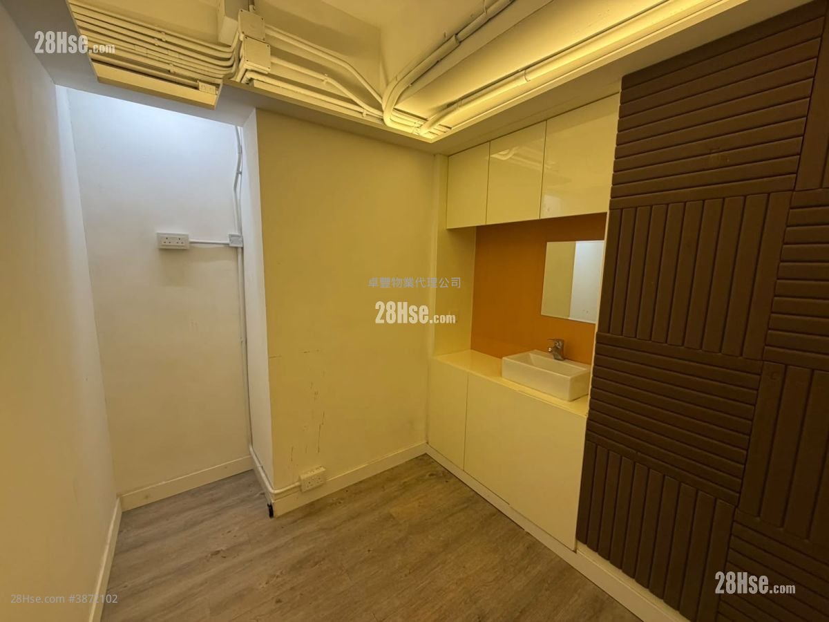 Elite Industrial Centre Rental 4 Bedrooms , 2 Toilets 1,447 ft²