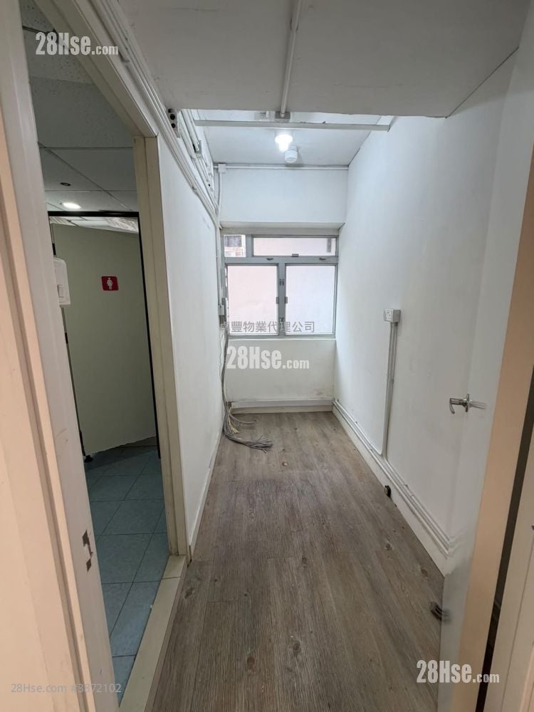Elite Industrial Centre Rental 4 Bedrooms , 2 Toilets 1,447 ft²