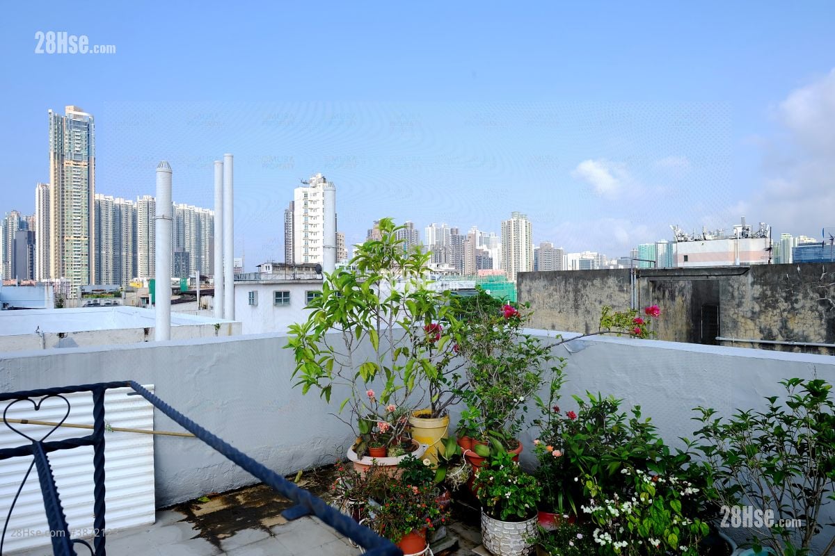 rooftoop: Ka Wui Building Sell 2 Bedrooms , 1 Bathroom 417 ft²