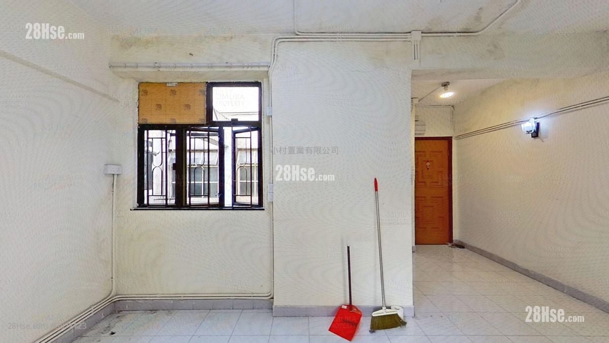 living room: Ka Wui Building Sell 2 Bedrooms , 1 Bathroom 417 ft²