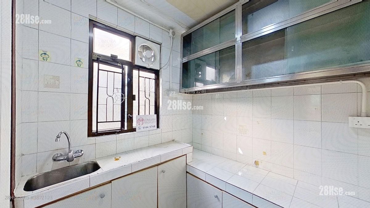 kitchen: Ka Wui Building Sell 2 Bedrooms , 1 Bathroom 417 ft²