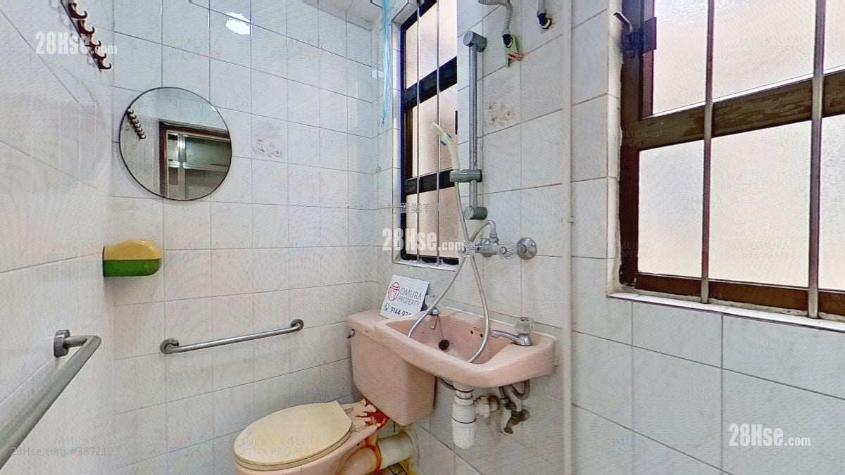 bathroom: Ka Wui Building Sell 2 Bedrooms , 1 Bathroom 417 ft²