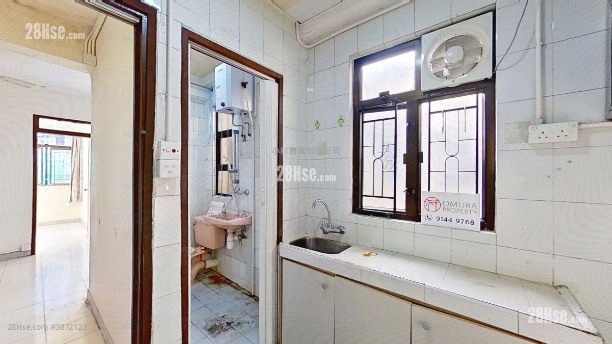 kitchen: Ka Wui Building Sell 2 Bedrooms , 1 Bathroom 417 ft²
