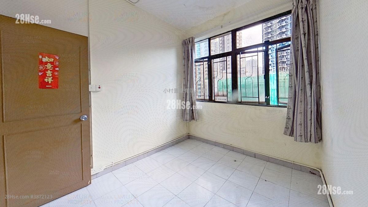 master room: Ka Wui Building Sell 2 Bedrooms , 1 Bathroom 417 ft²