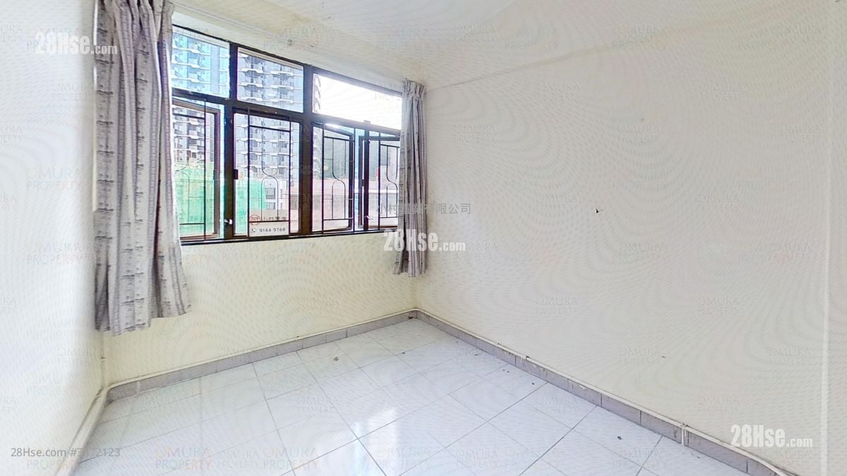 master room: Ka Wui Building Sell 2 Bedrooms , 1 Bathroom 417 ft²