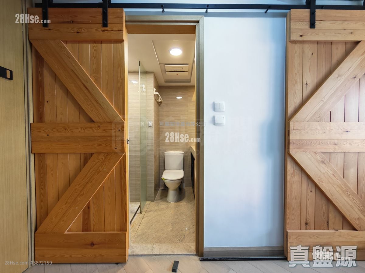Park Signature Sell Studio , 1 Bathroom 272 ft²