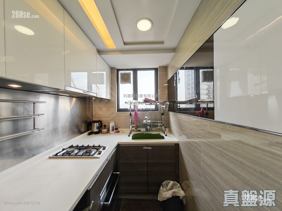 Park Signature Sell Studio , 1 Bathroom 272 ft²