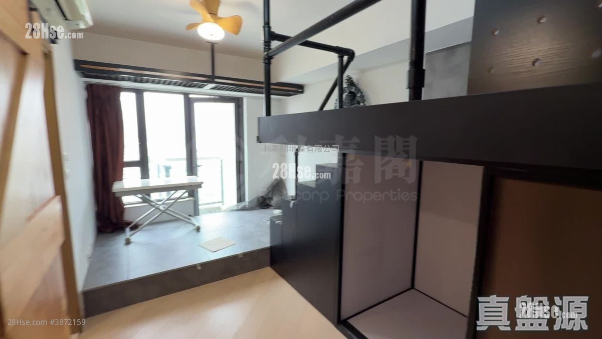 Park Signature Sell Studio , 1 Bathroom 272 ft²