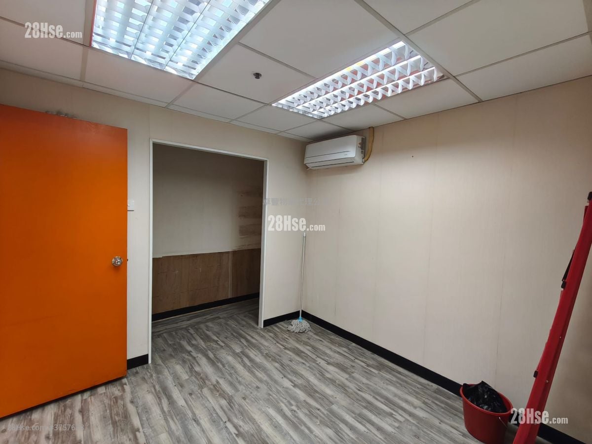 Charm Centre Rental 4 Bedrooms 1,133 ft²