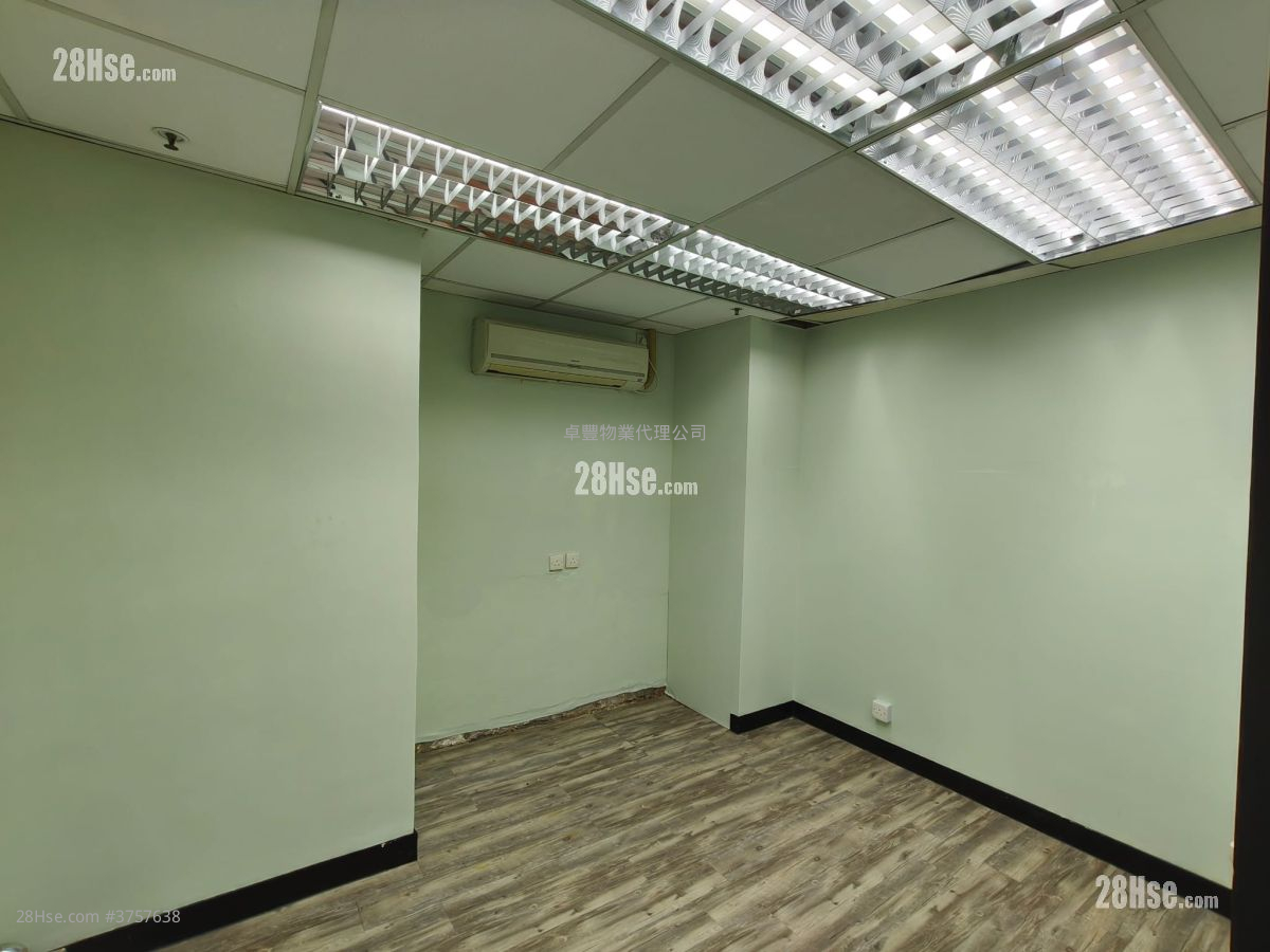 Charm Centre Rental 4 Bedrooms 1,133 ft²