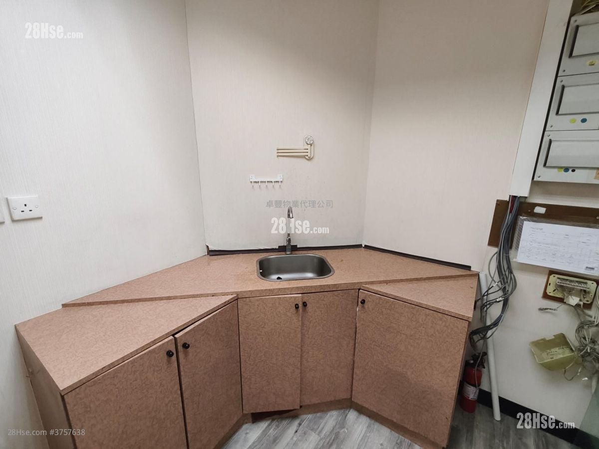 Charm Centre Rental 4 Bedrooms 1,133 ft²