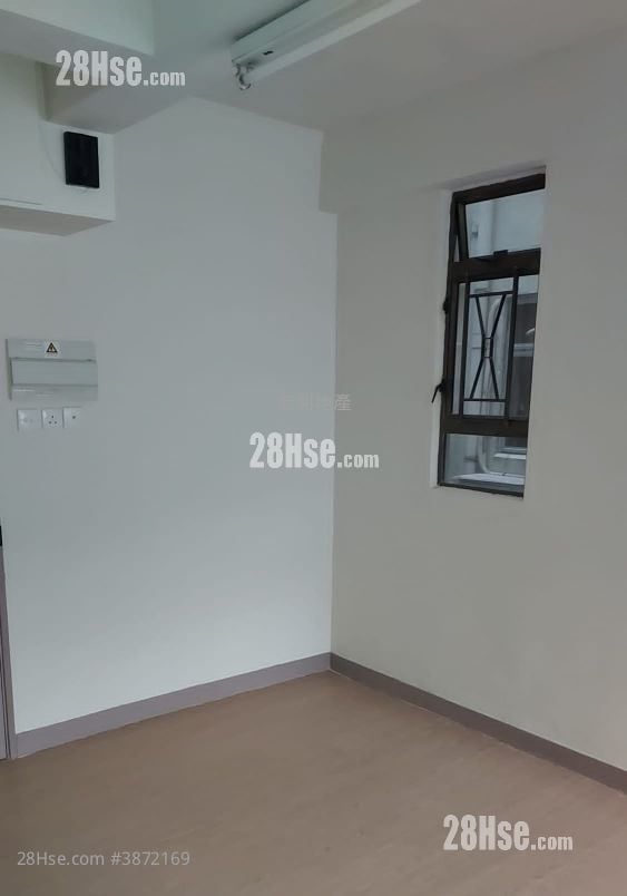 Chi Wan Cinema Building Sell 2 Bedrooms , 1 Bathroom 396 ft²