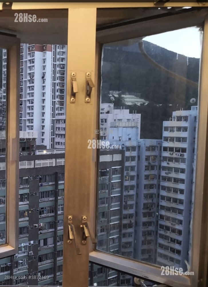 Chi Wan Cinema Building Sell 2 Bedrooms , 1 Bathroom 396 ft²