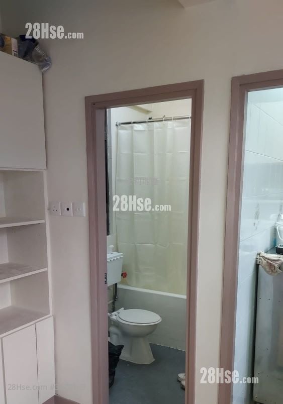 Chi Wan Cinema Building Sell 2 Bedrooms , 1 Bathroom 396 ft²