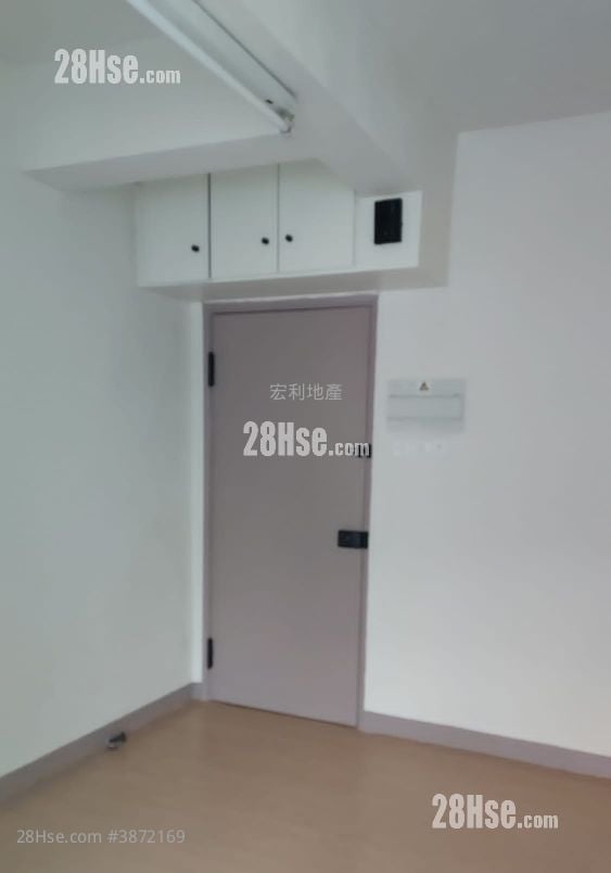 Chi Wan Cinema Building Sell 2 Bedrooms , 1 Bathroom 396 ft²