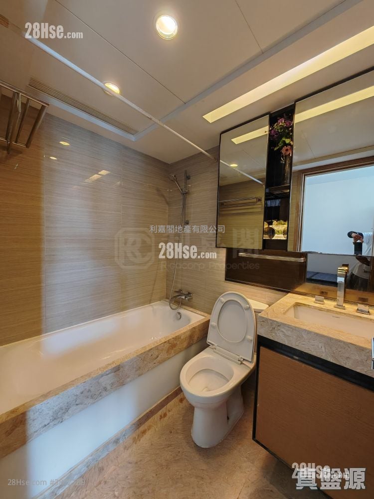 Park Signature Sell Studio , 1 Bathroom 301 ft²