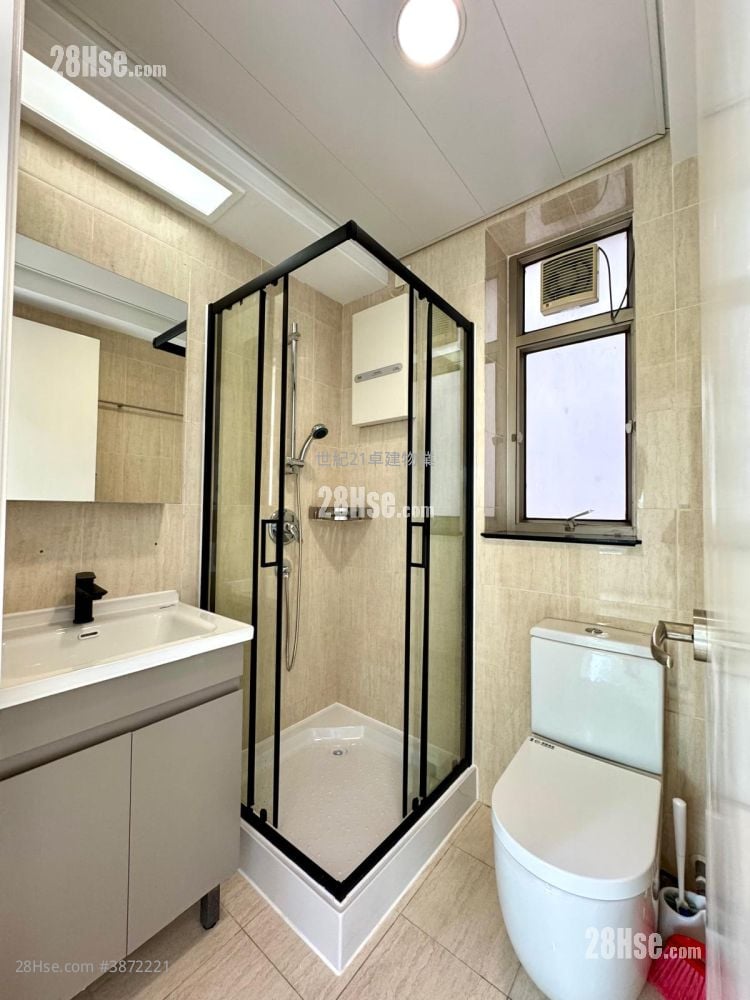 Sorrento Sell 2 Bedrooms , 2 Bathrooms 633 ft²