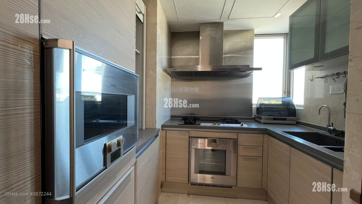The Coronation Rental 4 Bedrooms , 2 Bathrooms 1,139 ft²