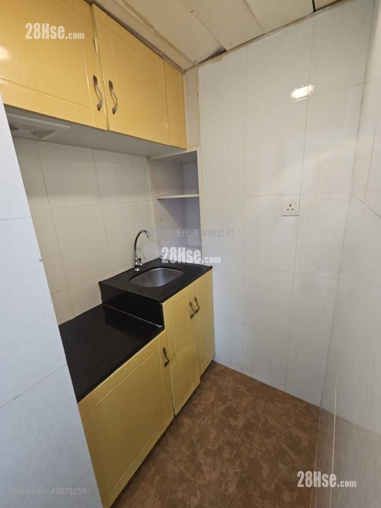 Tak Tai Building Rental Studio , 1 Bathroom 120 ft²