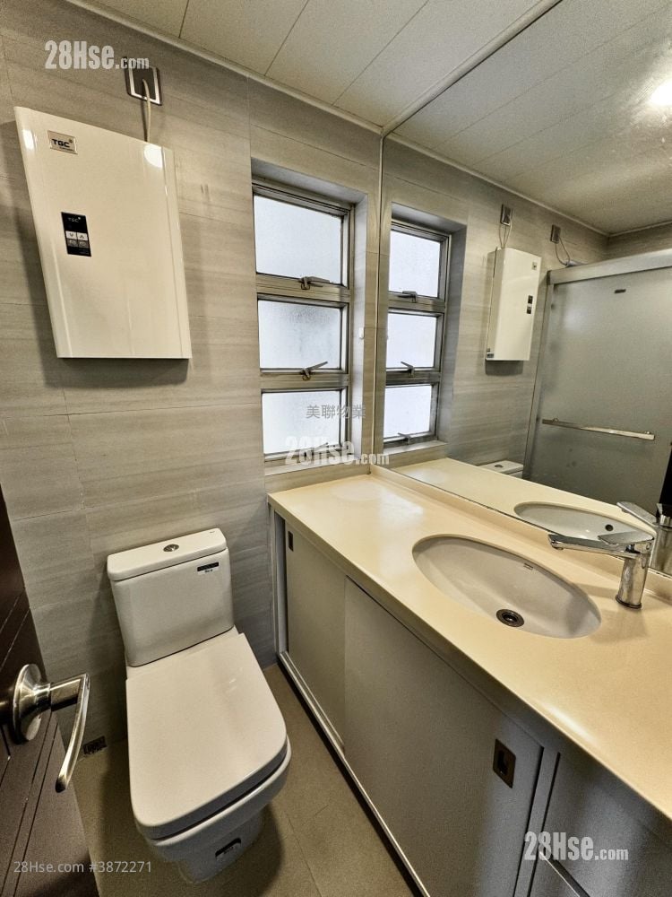 Kingswood Villas Sell 2 Bedrooms 442 ft²