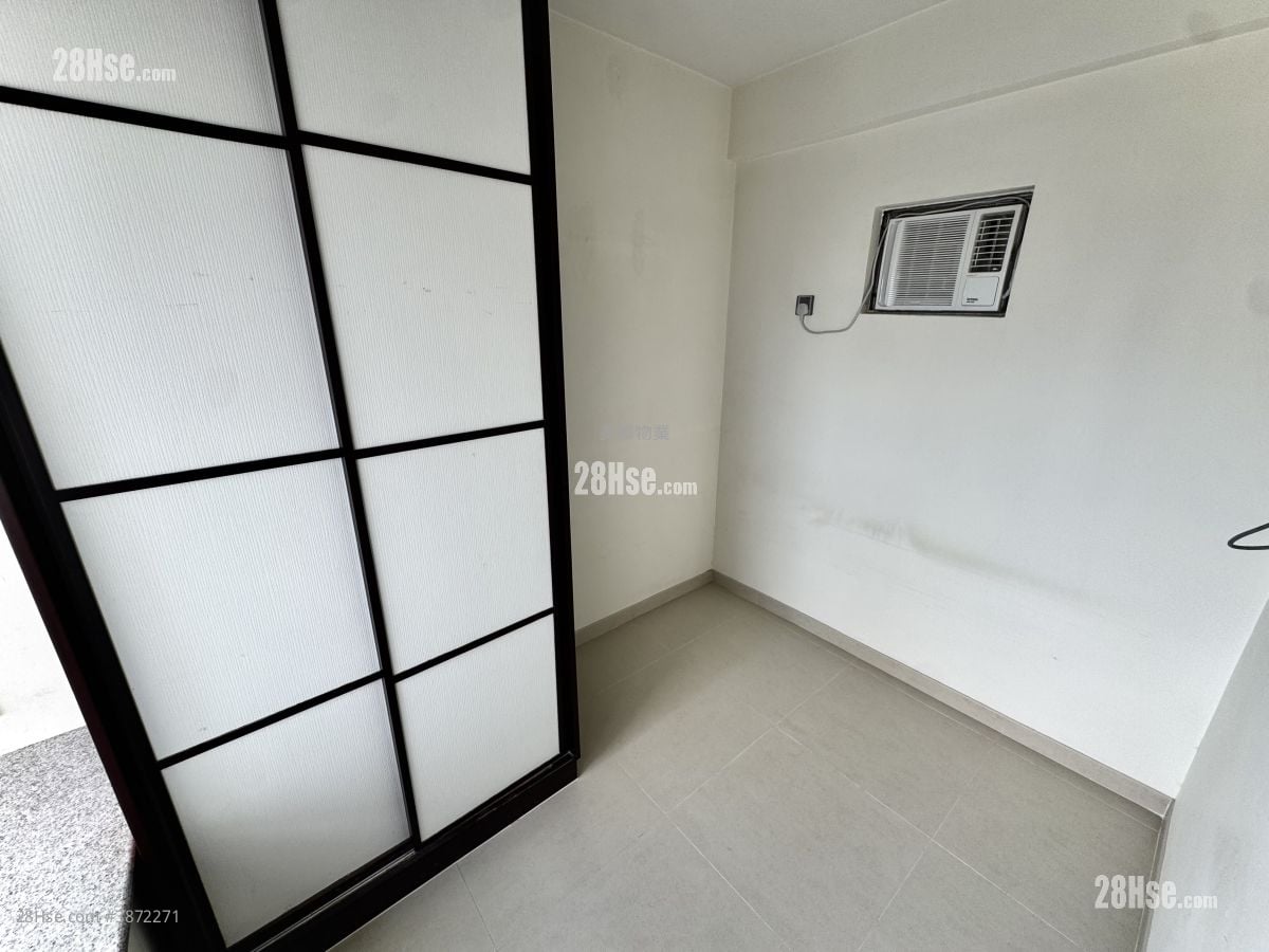 Kingswood Villas Sell 2 Bedrooms 442 ft²