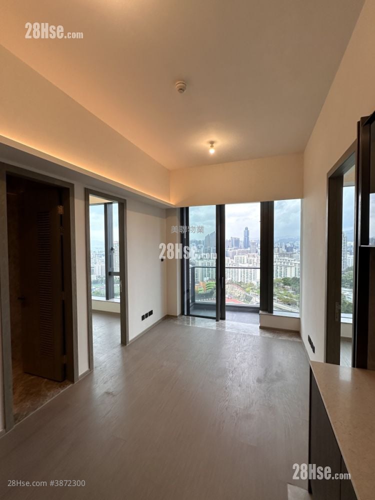 In One Rental 2 Bedrooms 425 ft²