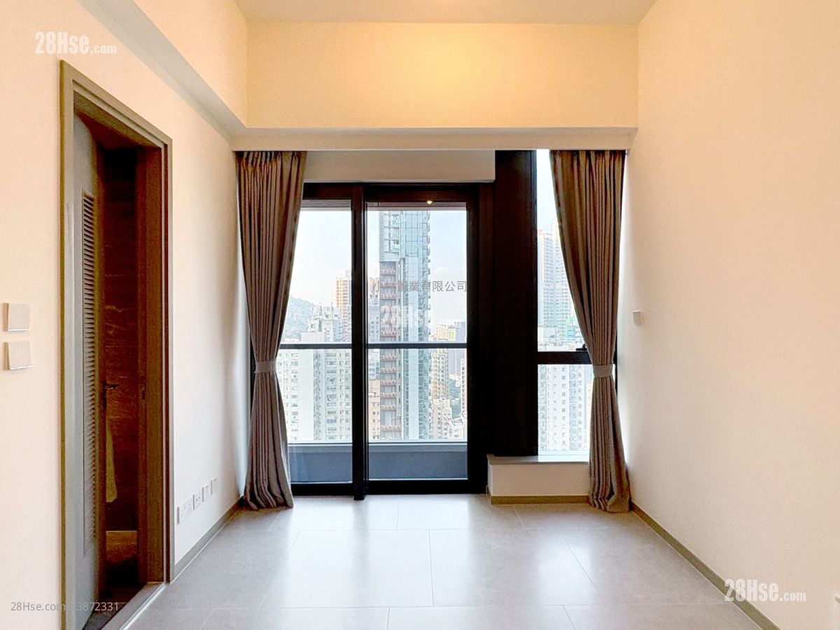 living room: Kennedy 38 Rental Studio , 1 Bathroom 260 ft²