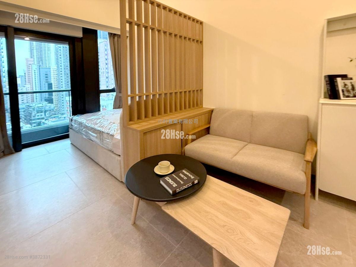 living room: Kennedy 38 Rental Studio , 1 Bathroom 260 ft²