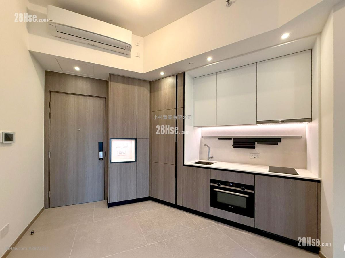 living room: Kennedy 38 Rental Studio , 1 Bathroom 260 ft²
