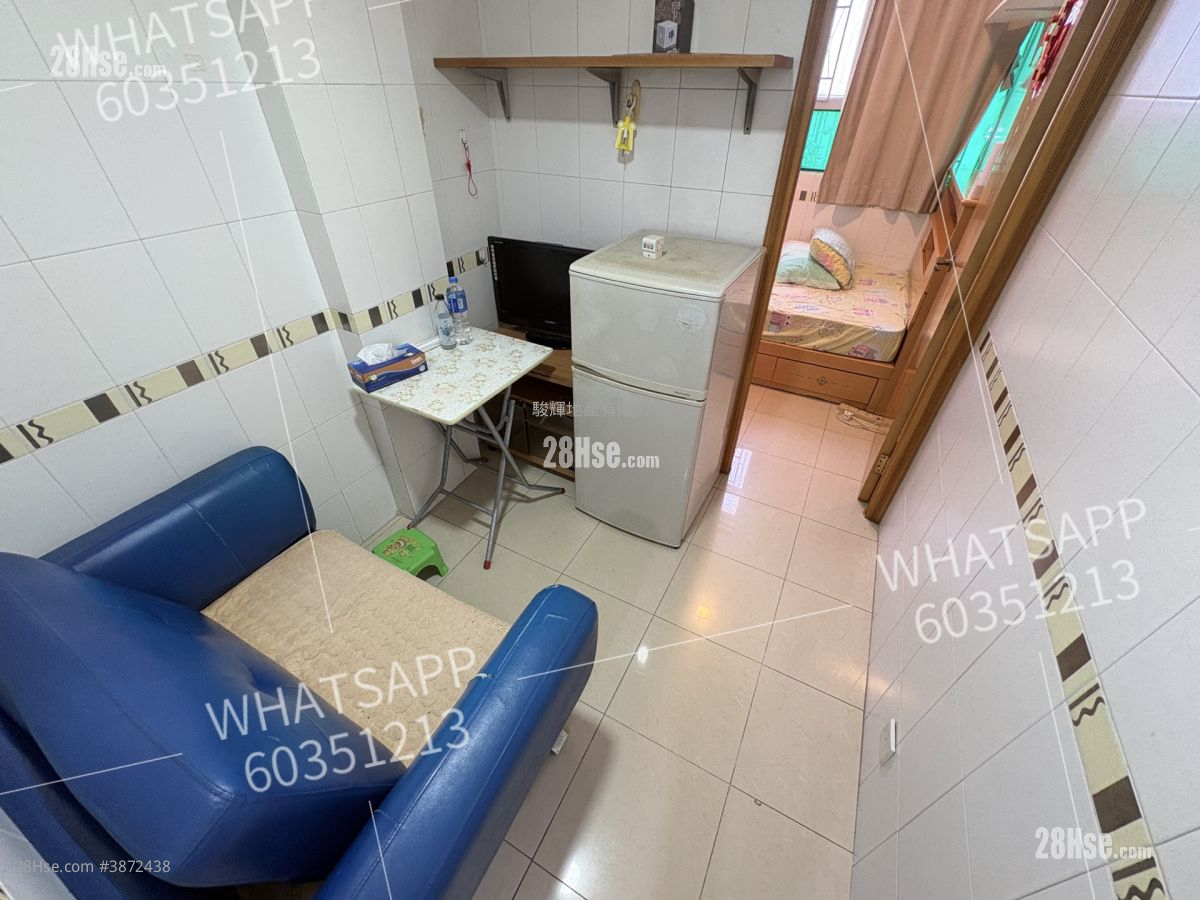 living room: Lucky House Rental 1 Bedroom , 1 Bathroom 160 ft²