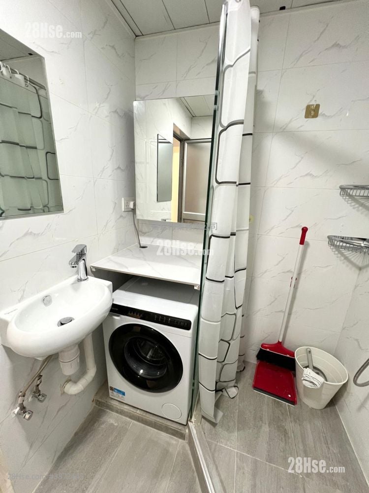 Apartment Rental 2 Bedrooms , 1 Bathroom 355 ft²