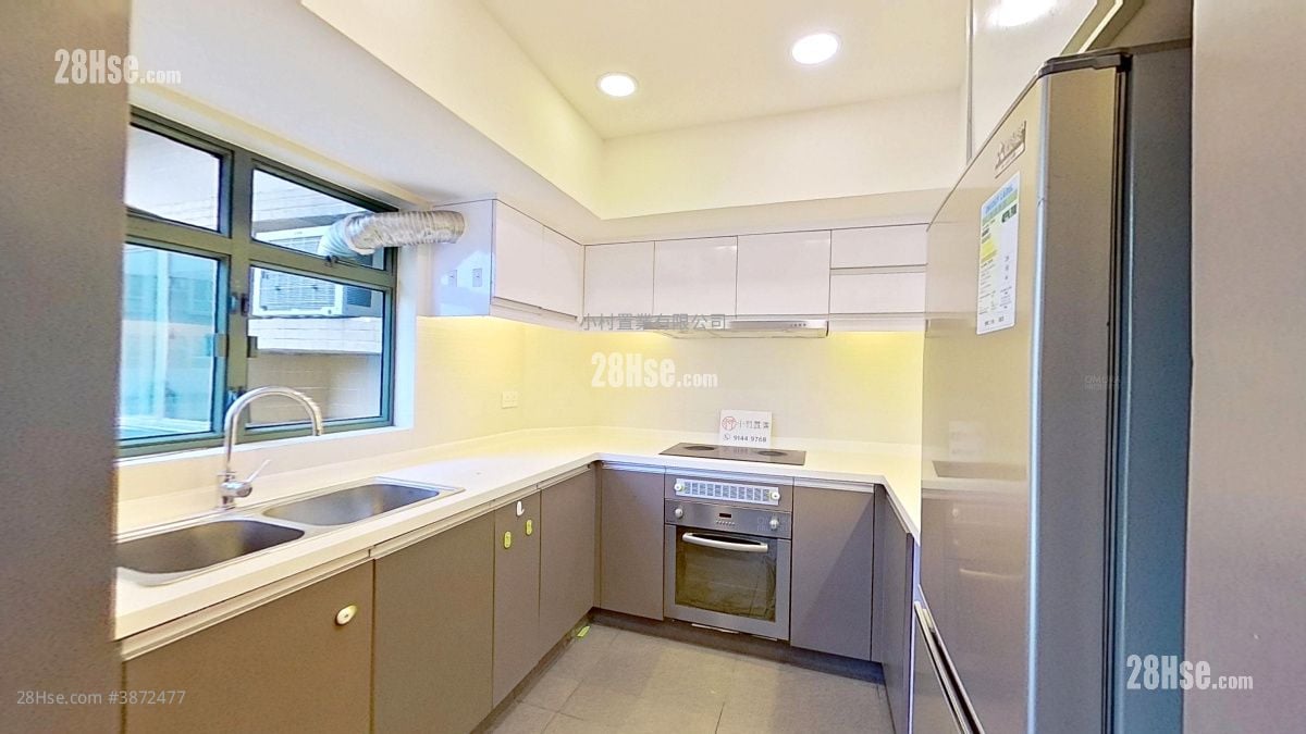 kitchen: Monmouth Villa Rental 3 Bedrooms , 2 Bathrooms 962 ft²