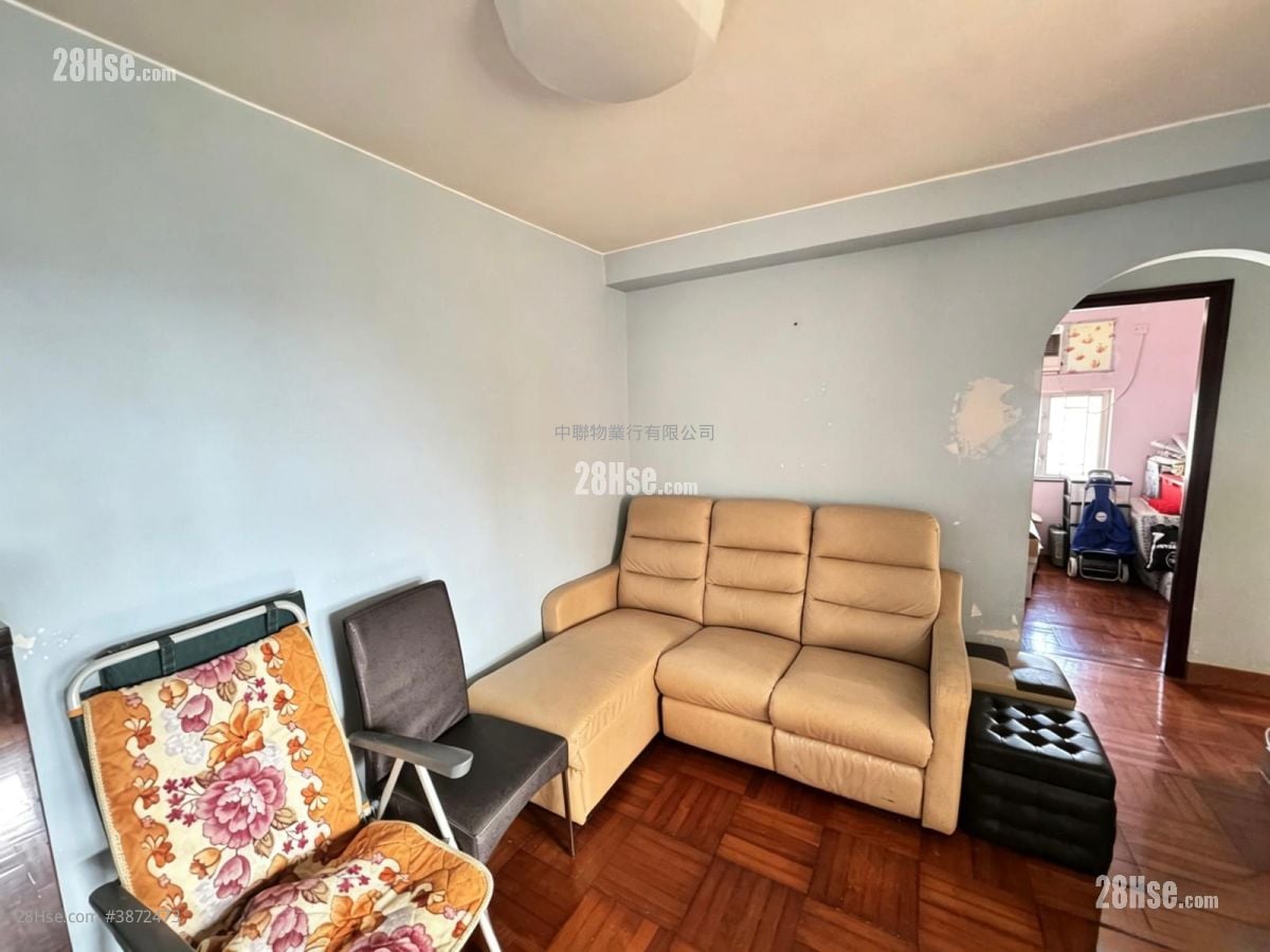 Yue Tin Court Sell 3 Bedrooms , 1 Bathroom 568 ft²