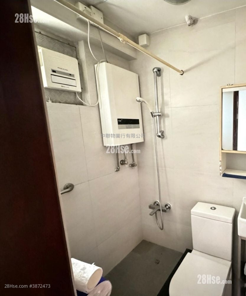Yue Tin Court Sell 3 Bedrooms , 1 Bathroom 568 ft²