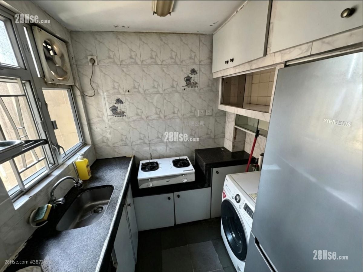 Yue Tin Court Sell 3 Bedrooms , 1 Bathroom 568 ft²