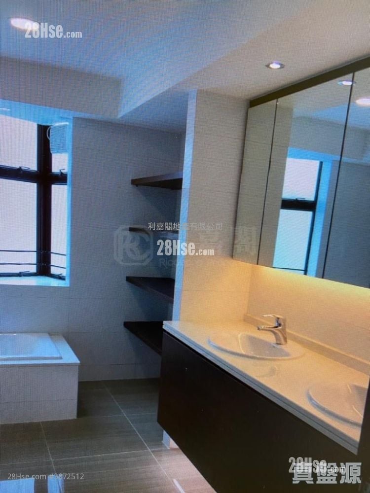Royal Ascot Rental 2,478 ft²