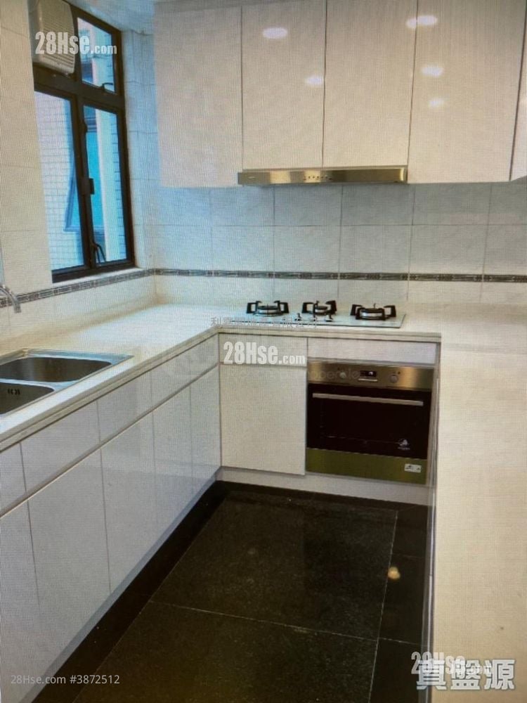 Royal Ascot Rental 2,478 ft²