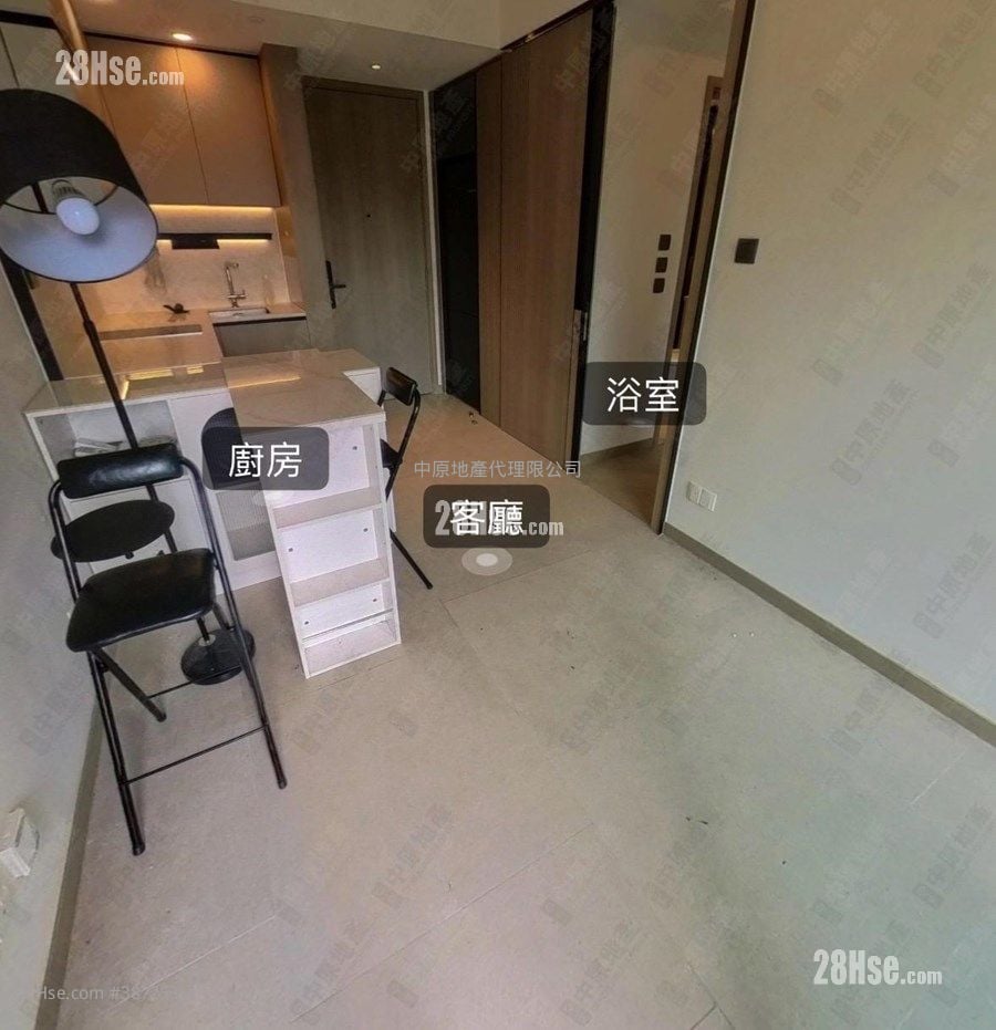 Silicon Hill Rental 291 ft²