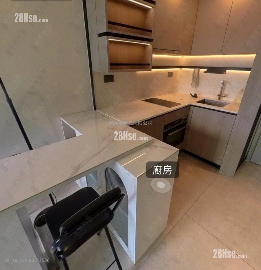 Silicon Hill Rental 291 ft²