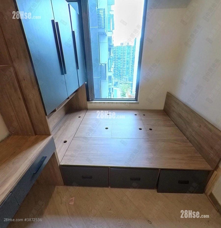 Silicon Hill Rental 291 ft²